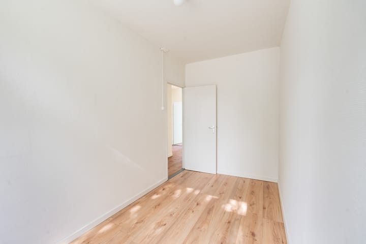 Foto 16 van Van Anrooystraat 473