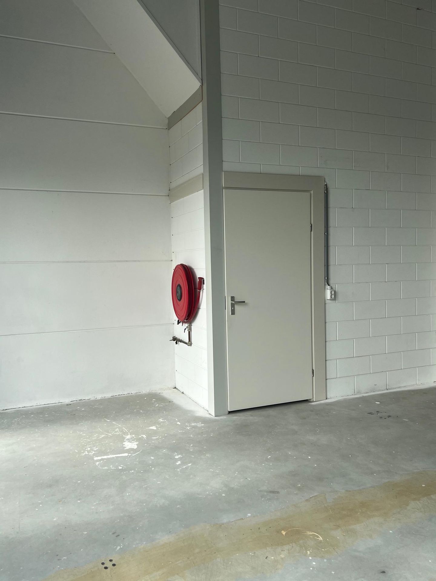 View photo 4 of Gessel 4-A