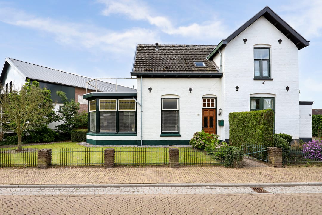 Photo 1 of Schoolstraat 25