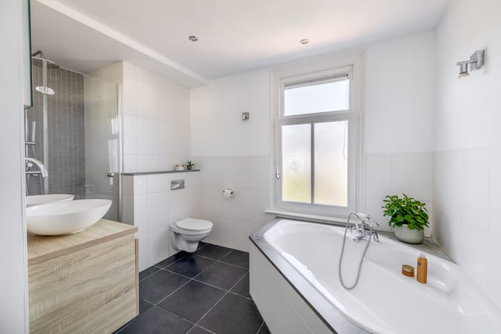 Foto 32 van Warmoesstraat 109