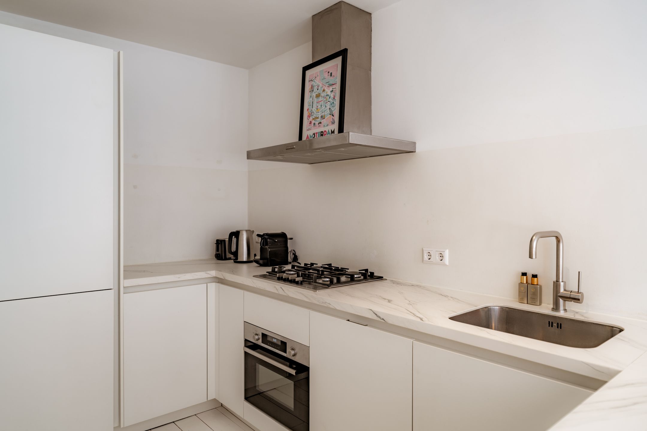 Photo 12 of Lange Leidsedwarsstraat 224-1