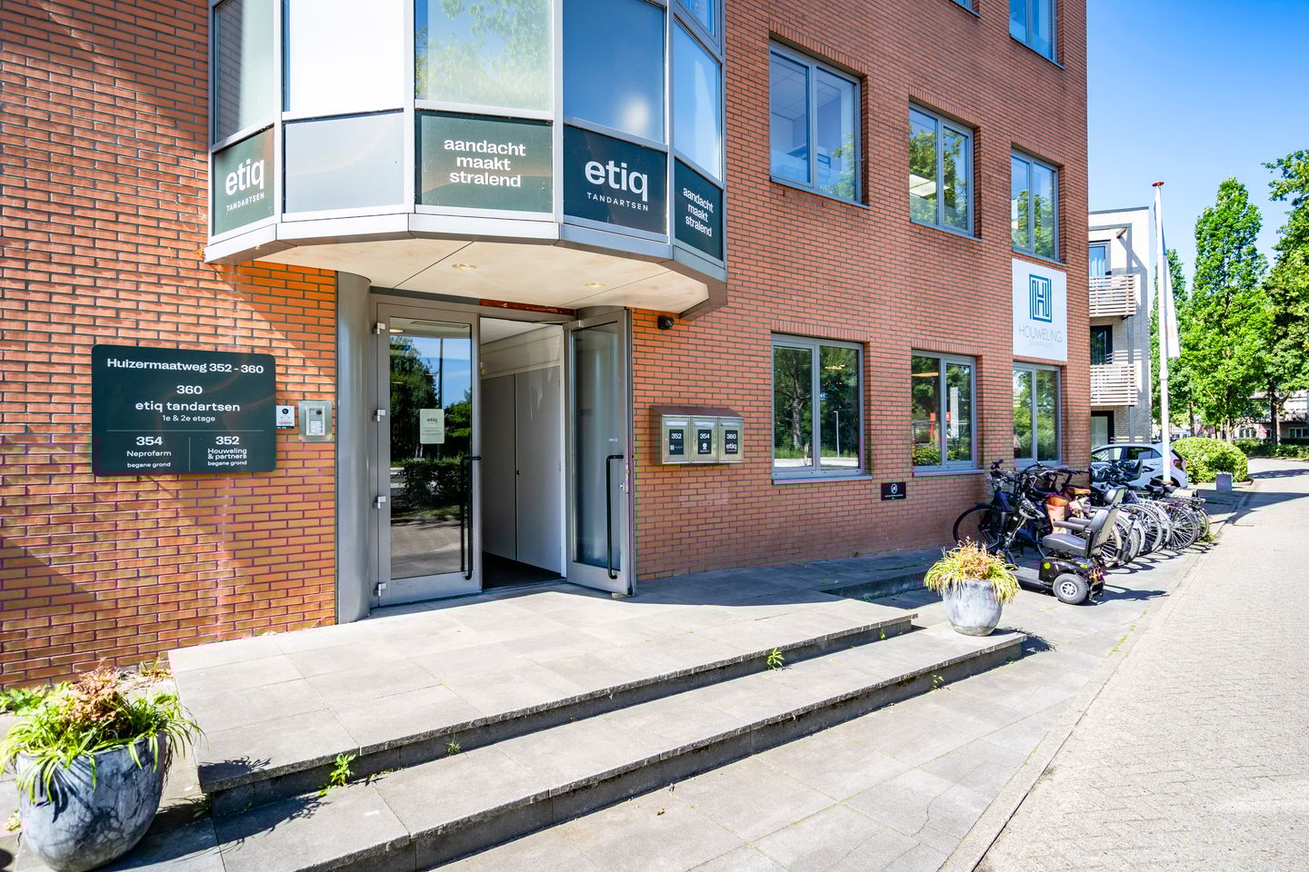 View photo 2 of Huizermaatweg 352