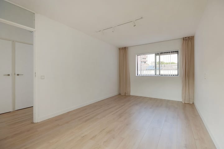 Foto 22 van Iwan Kantemanplein 22