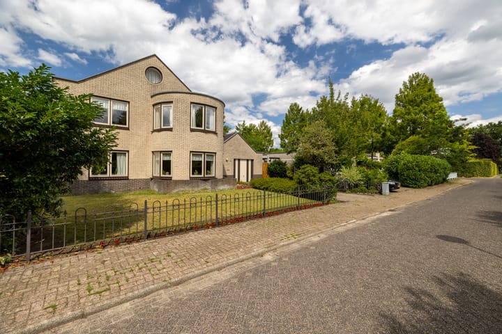 Photo 12 of Le Corbusierstraat 8