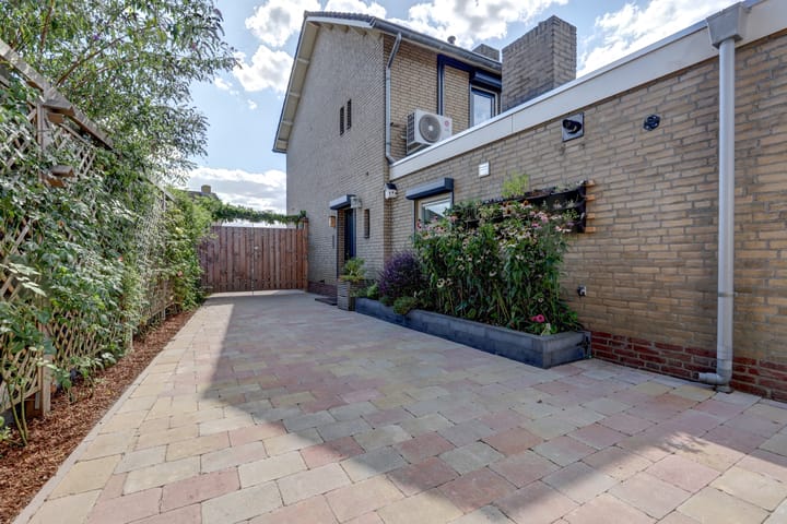 Photo 4 of Jacob Ruysdaelstraat 11