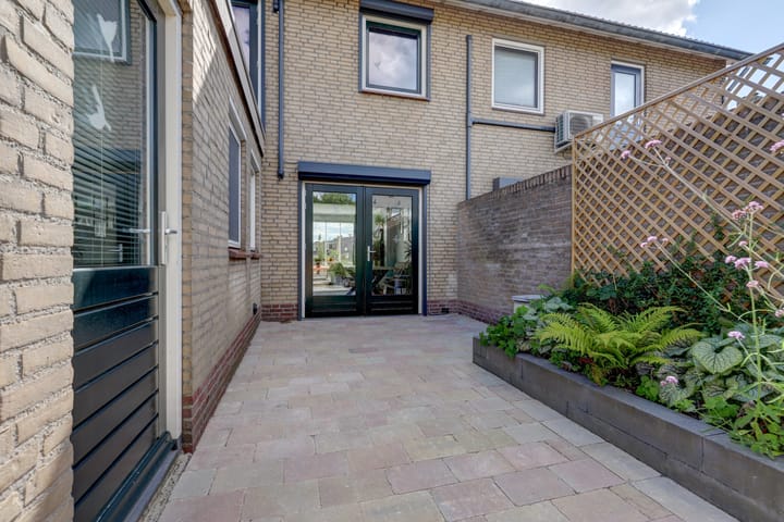 Photo 27 of Jacob Ruysdaelstraat 11