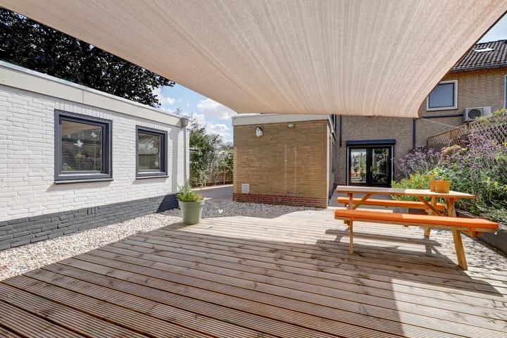 Photo 29 of Jacob Ruysdaelstraat 11