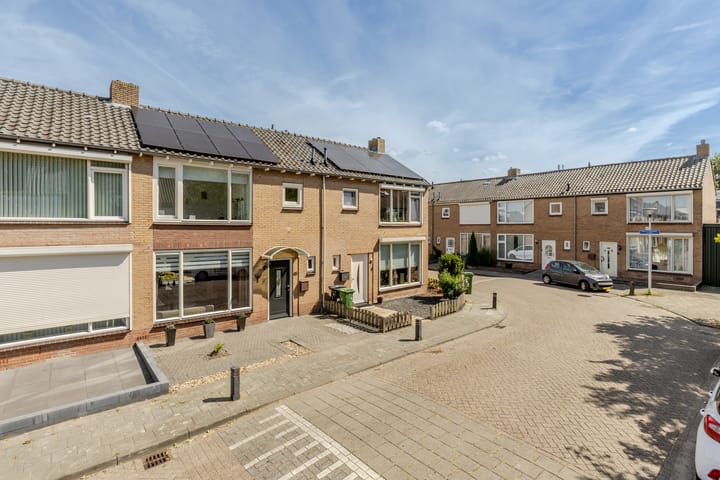 Photo 1 of De Huterstraat 43