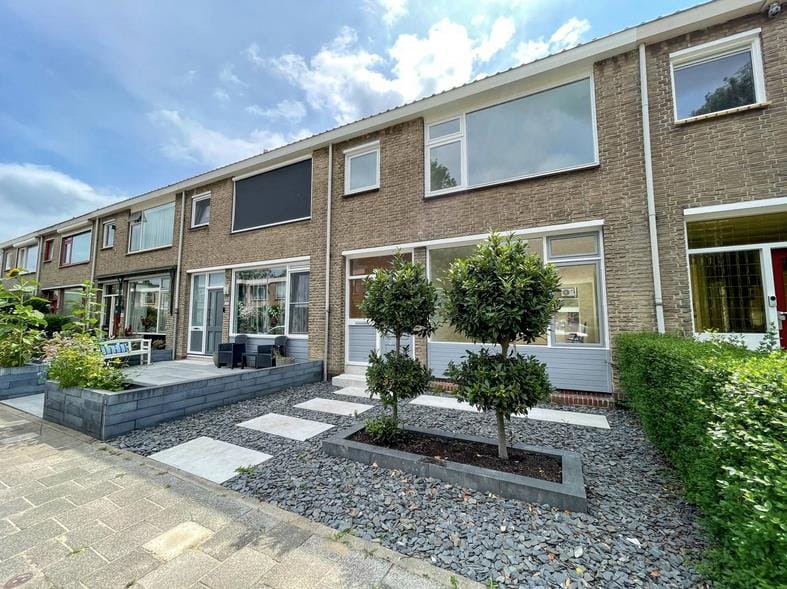 Tussenwoning aan Mr. van Houtenstraat 35, Ridderkerk