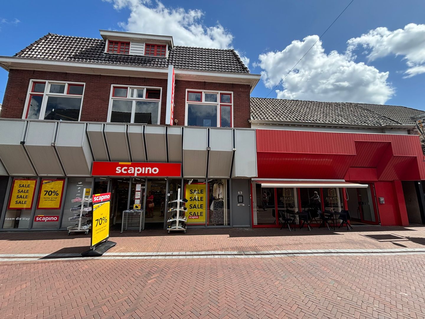 View photo 4 of Grotestraat 61-63