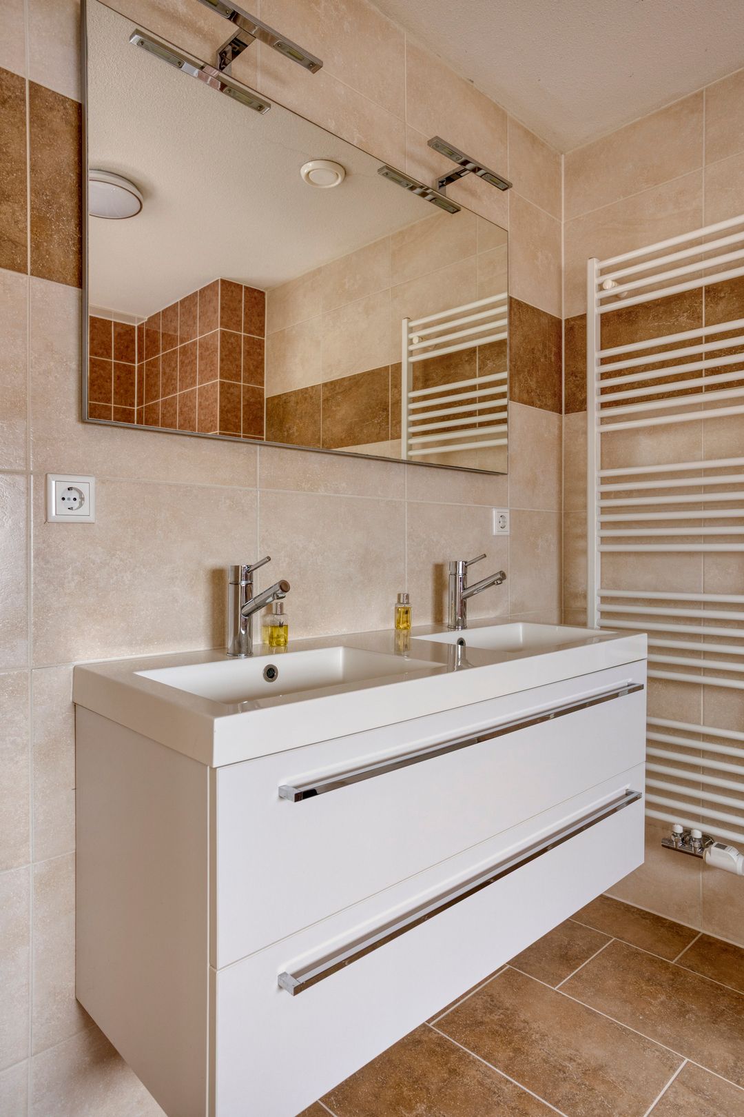 Photo 37 of Anjerstraat 6