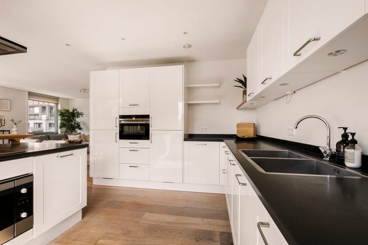 Photo 13 of Saskia van Uijlenburgkade 154