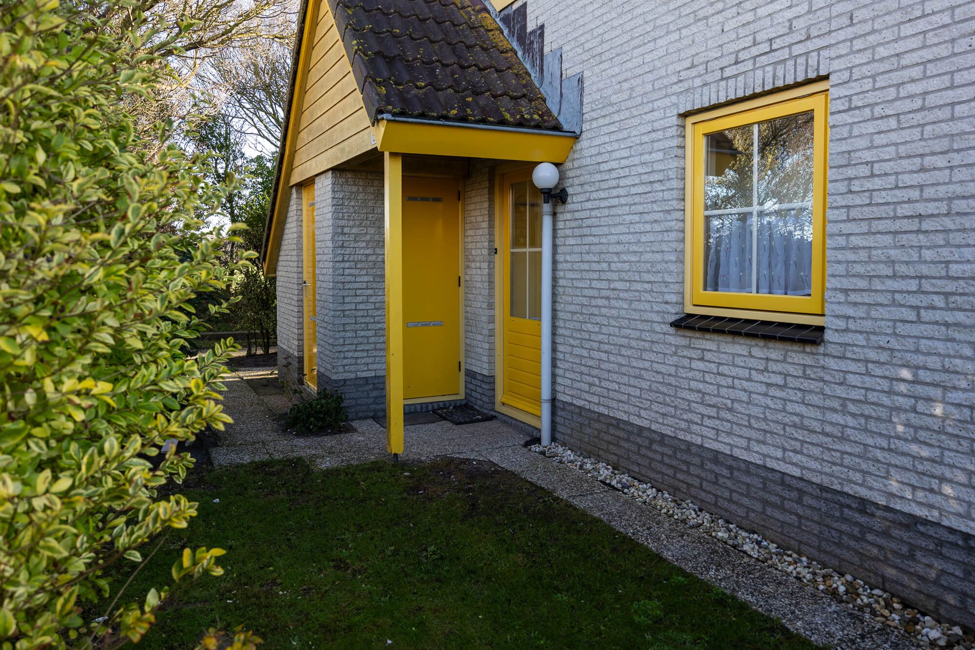 2-bedroom freehold villa in Julianadorp — photo 2 of 5