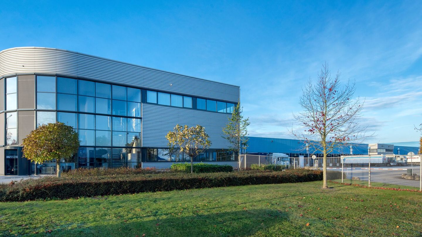 View photo 1 of Tradeboulevard 4