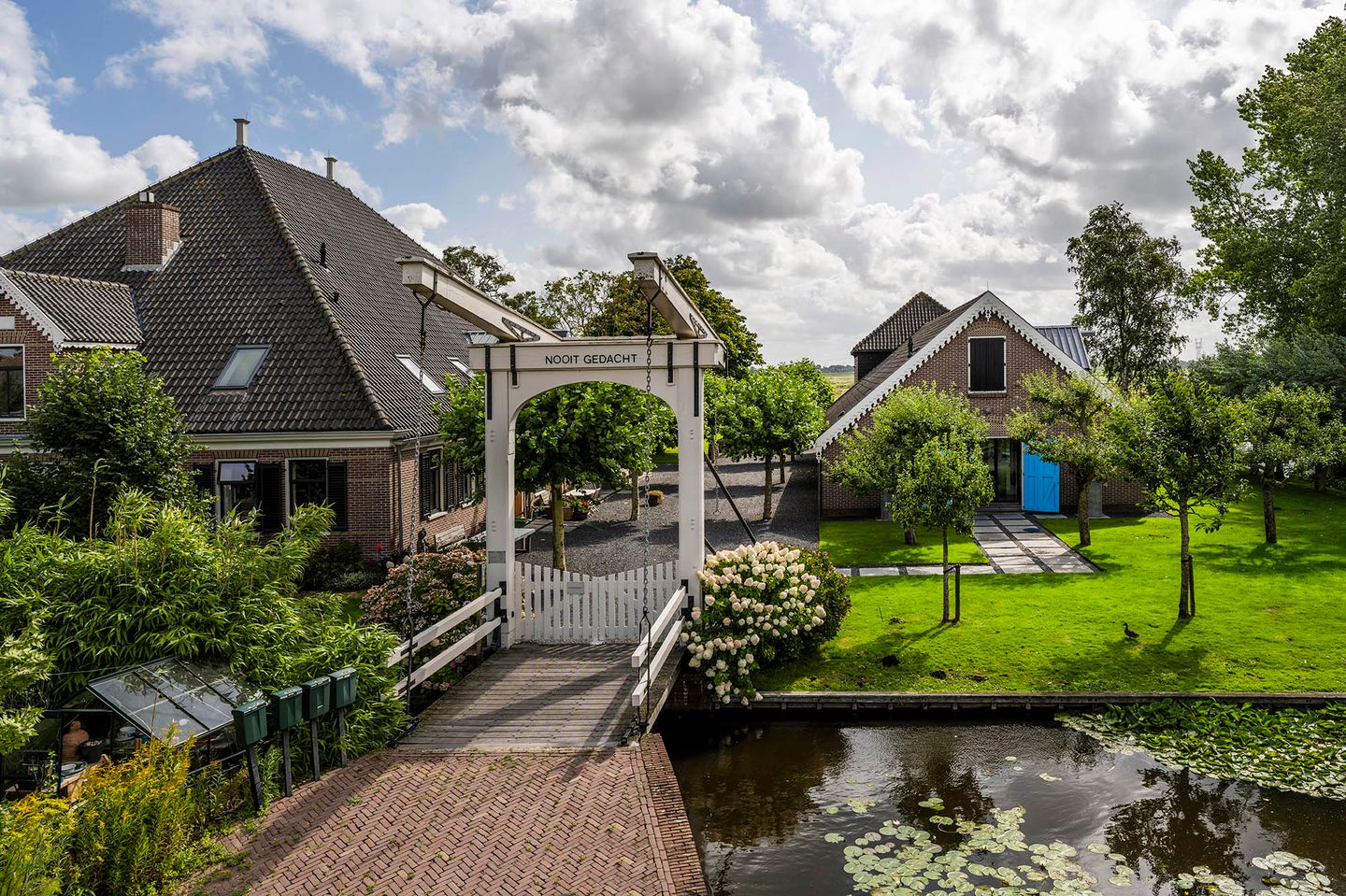 View photo 1 of Dorpsstraat 55-B