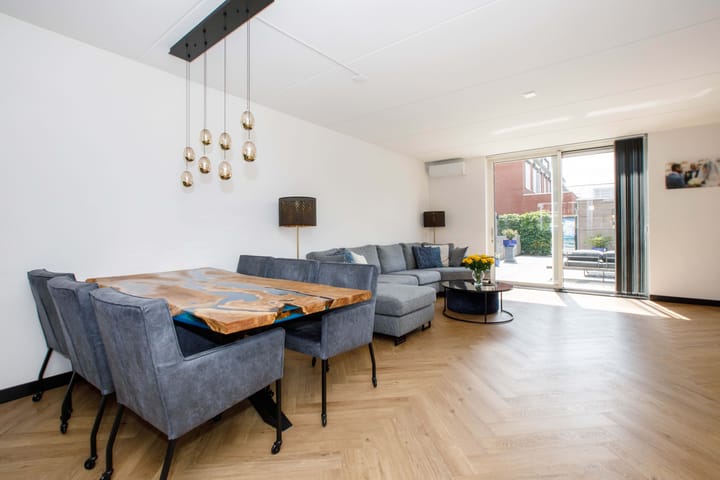 Photo 2 of Klimroos 12