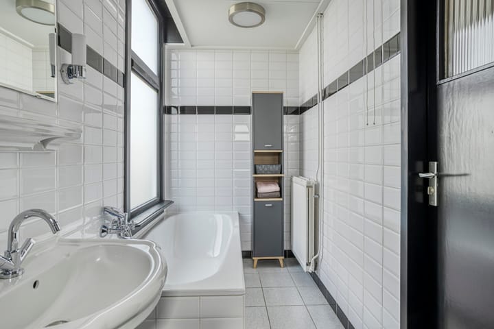 Photo 21 of Burgemeester Hagelaan 18