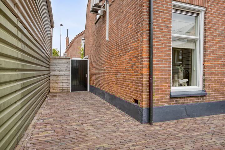 Photo 32 of Burgemeester Hagelaan 18