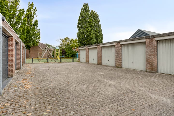 Photo 37 of Burgemeester Hagelaan 18