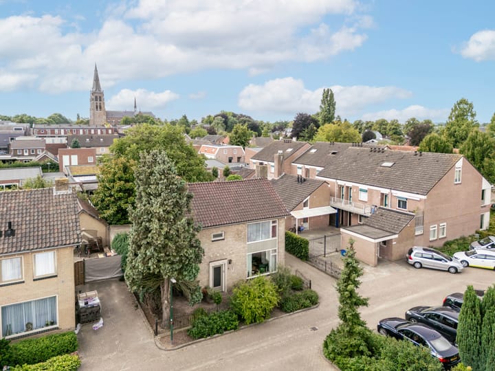 Photo 32 of Schoolstraat 4