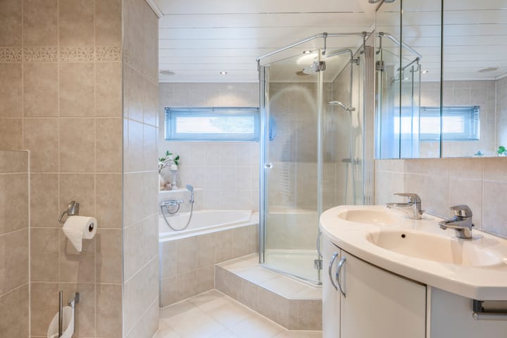 Foto 24 van Hazerswoudestraat 111