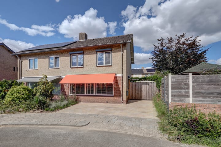 Photo 5 of Jacob Ruysdaelstraat 11