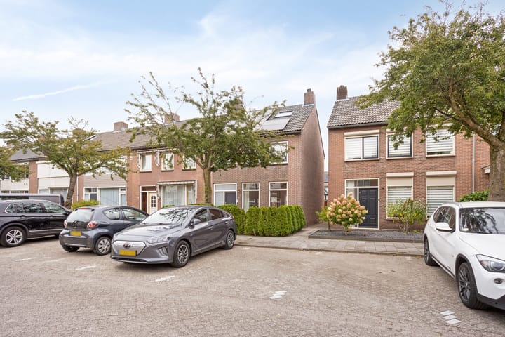 Foto 1 van Petuniastraat 17