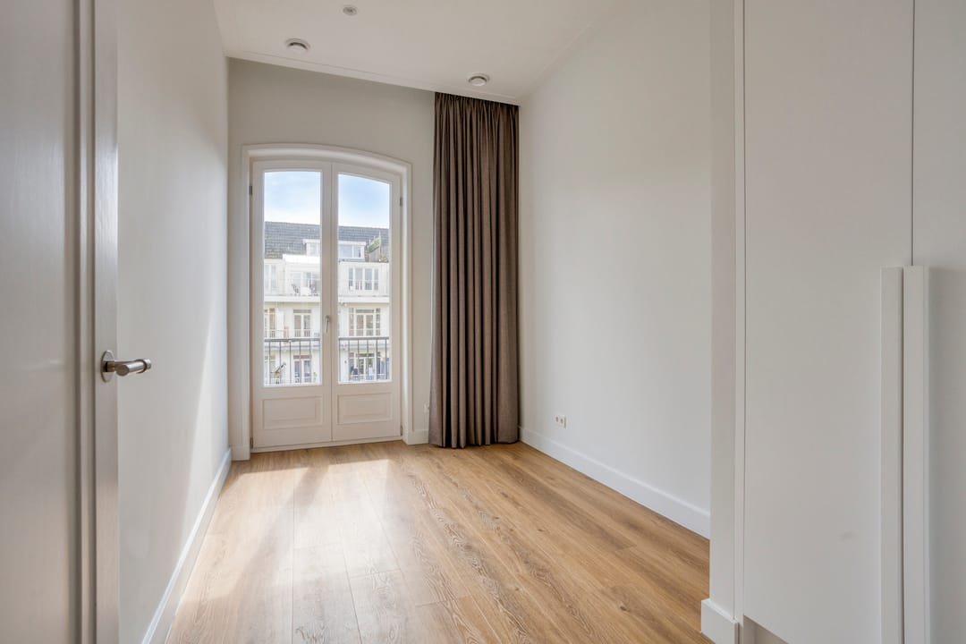 Photo 11 of Eerste Helmersstraat 105-2