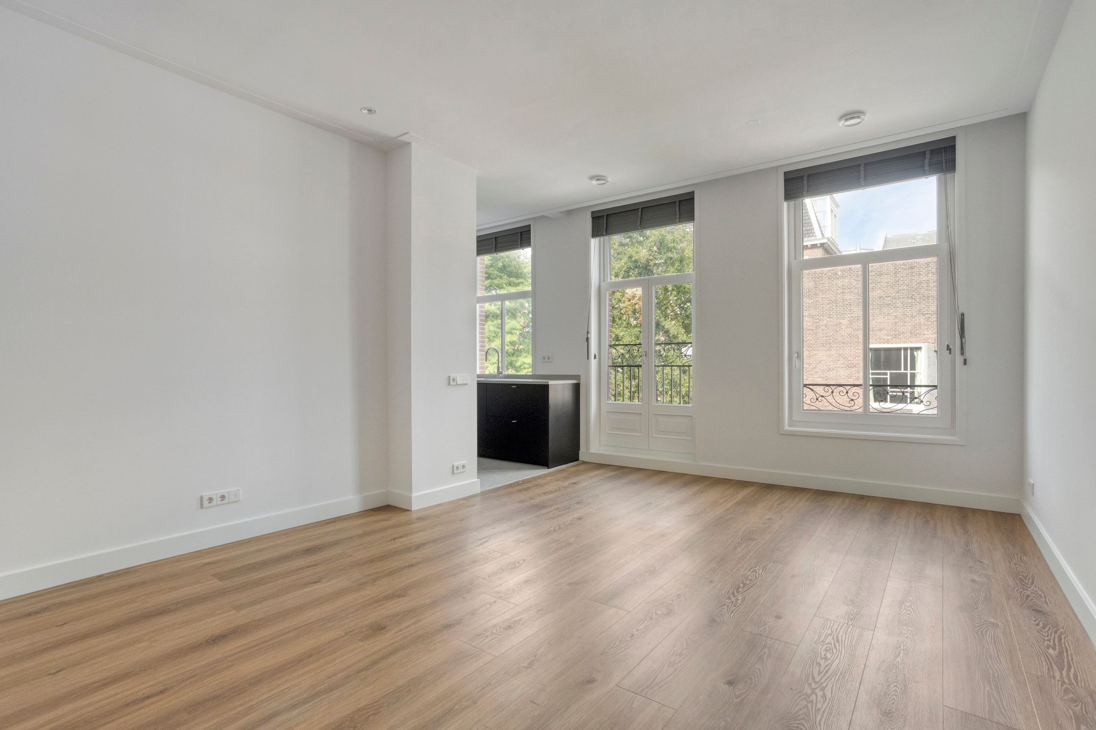 Photo 6 of Eerste Helmersstraat 105-2