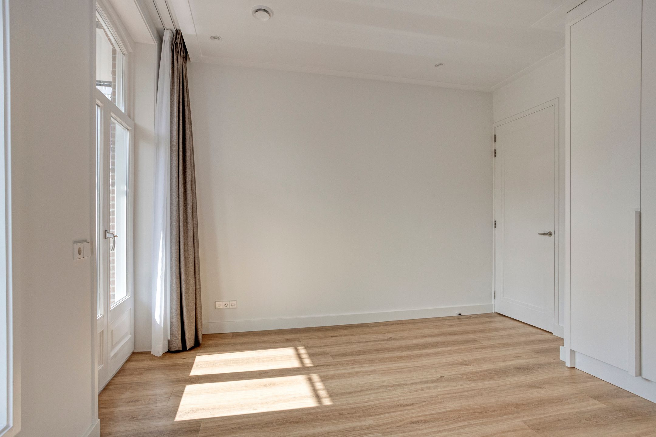 Photo 9 of Eerste Helmersstraat 105-2