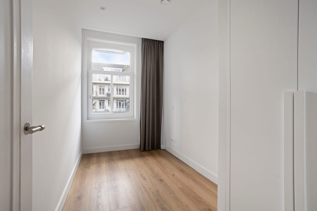 Photo 13 of Eerste Helmersstraat 105-2