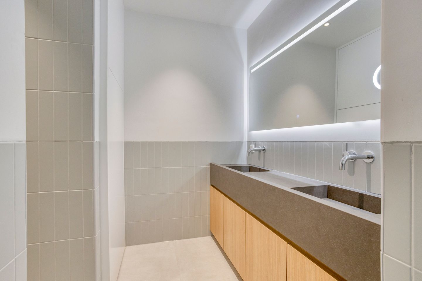 Photo 14 of Eerste Helmersstraat 105-2