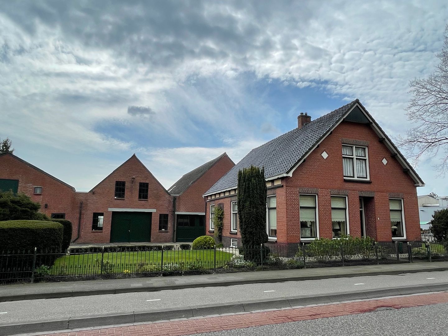 View photo 1 of Kruisweg 9