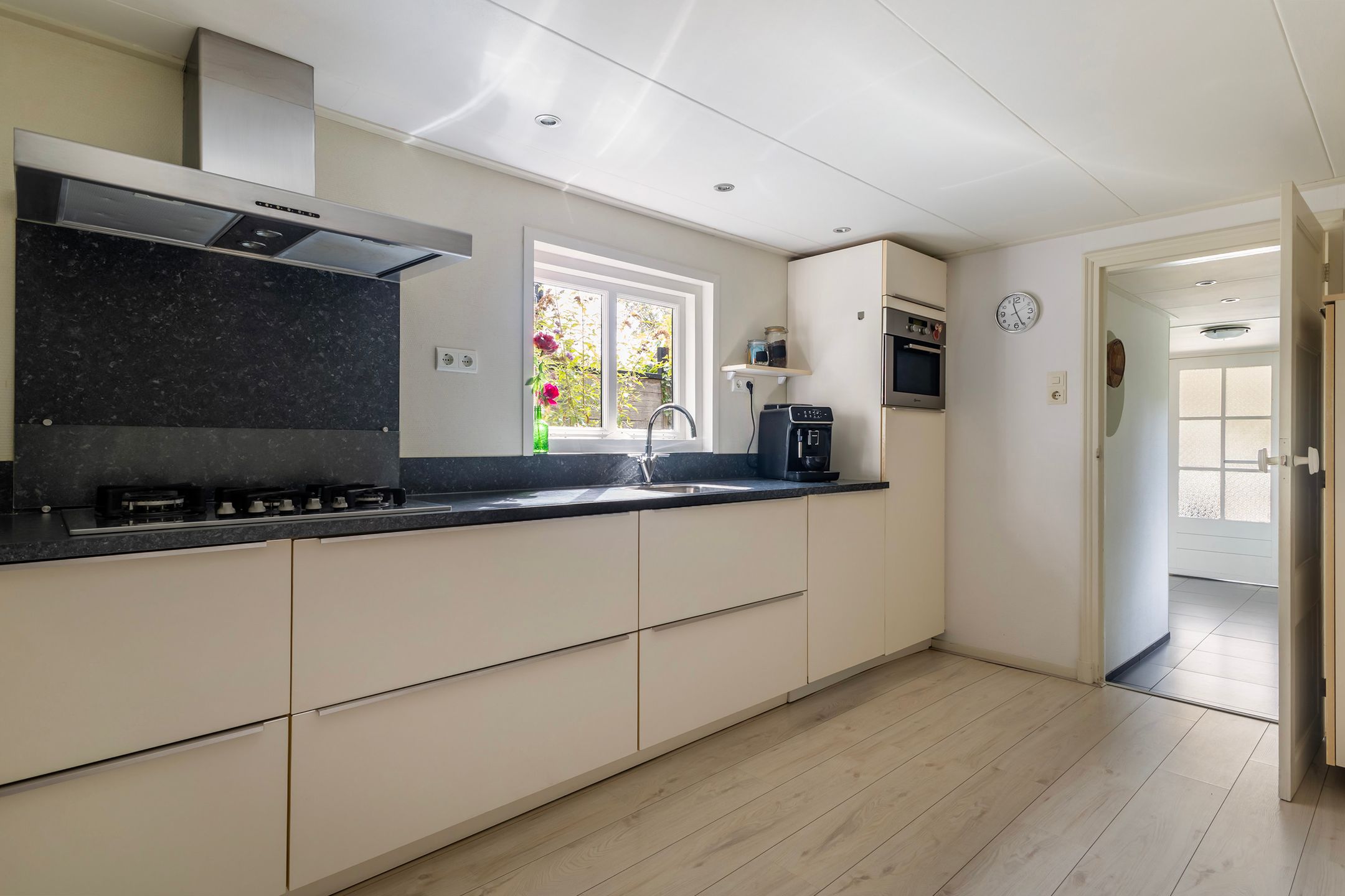 Foto 27 van Kerkbuurt 28