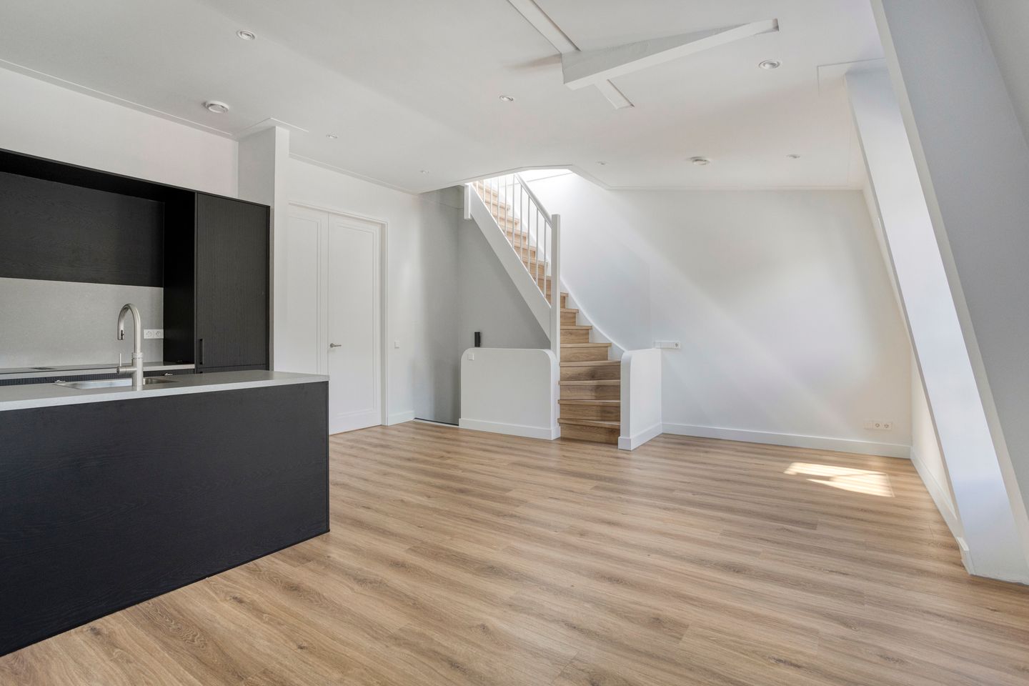 Foto 5 van Eerste Helmersstraat 105-3