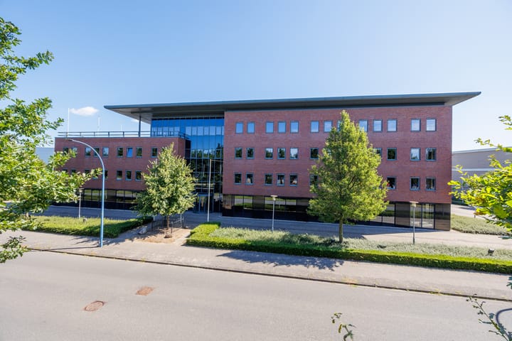 Het Eek 1, Tiel