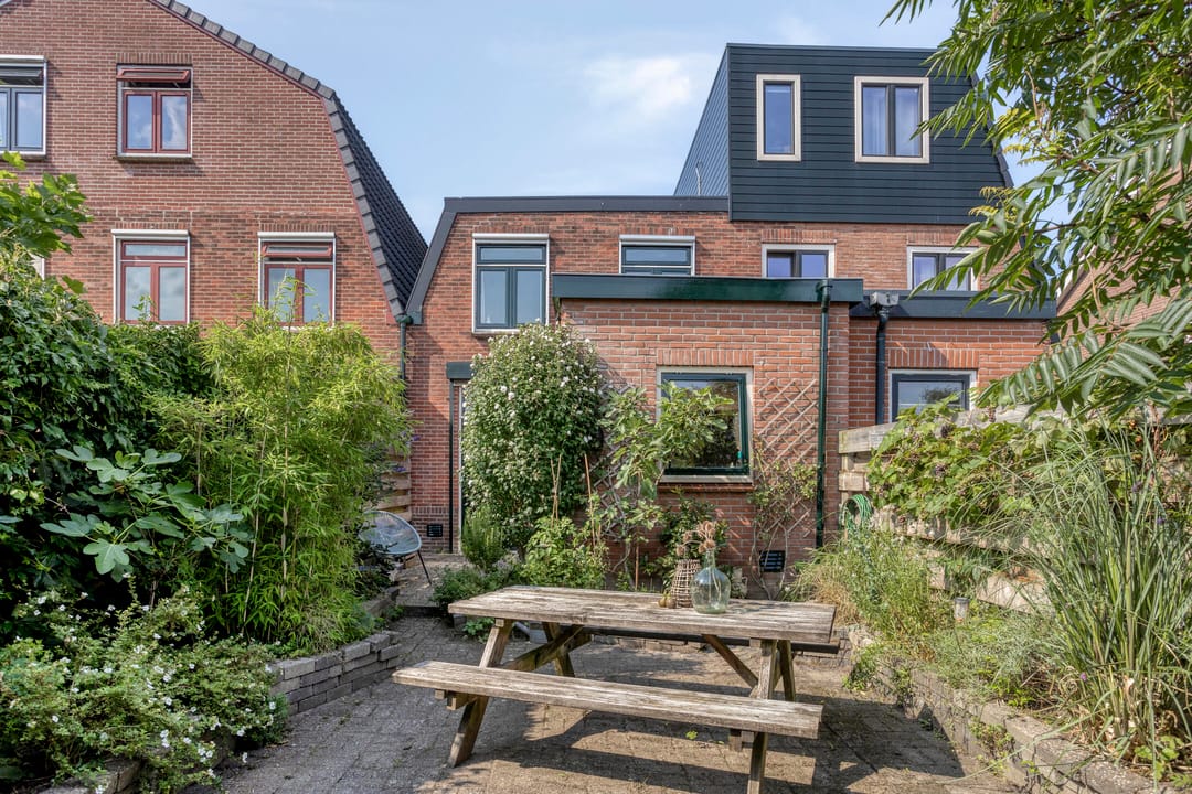 Photo 32 of Bloemstraat 21