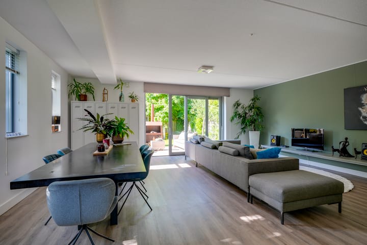 Foto 12 van Bloementuinlaan 4