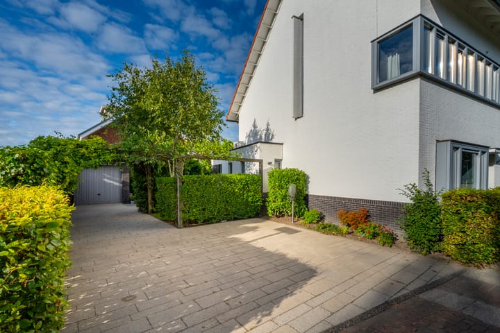 Foto 53 van Bloementuinlaan 4