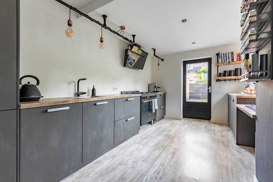 Photo 13 of Anna van Saksenstraat 118