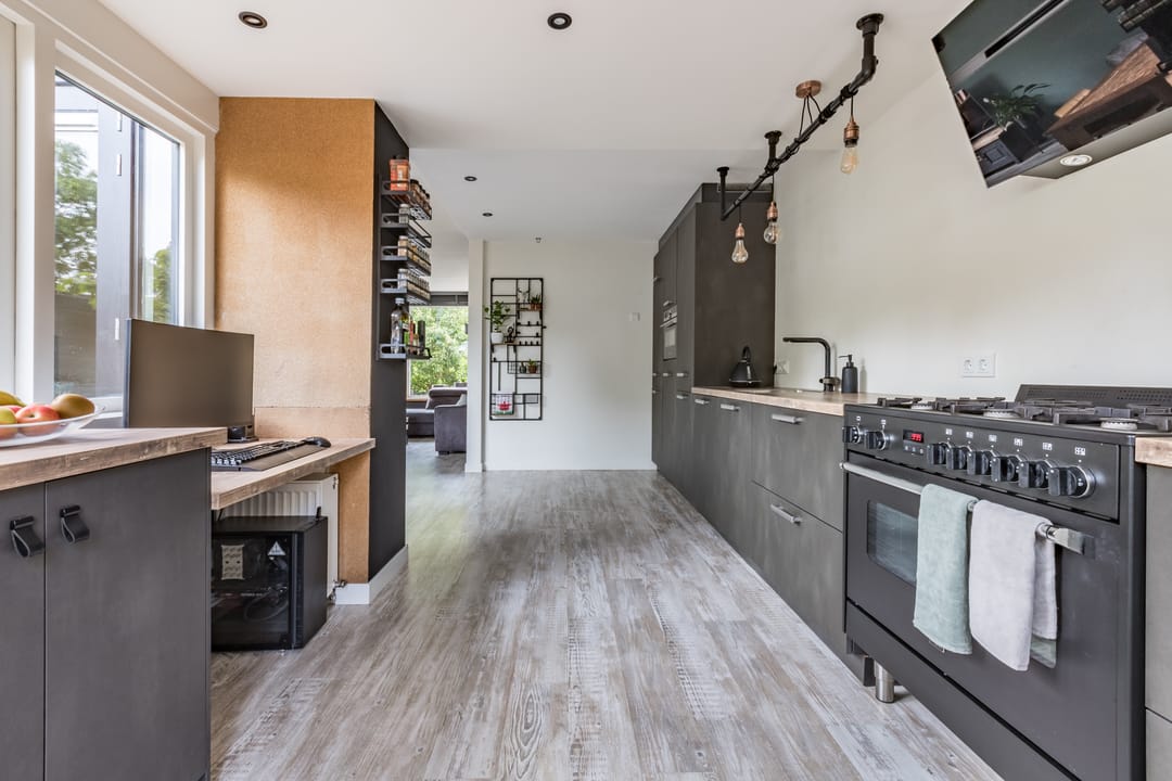 Photo 16 of Anna van Saksenstraat 118