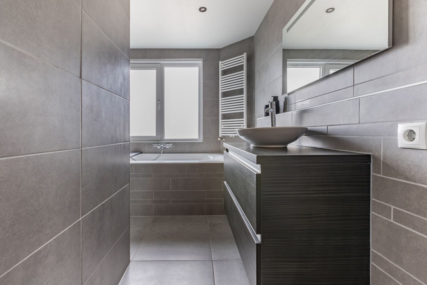 Photo 25 of Anna van Saksenstraat 118