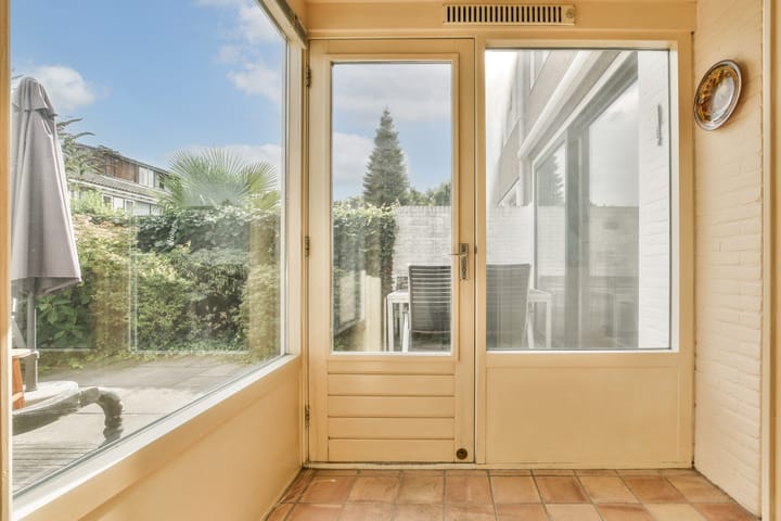 Foto 11 van van den Woudestraat 28