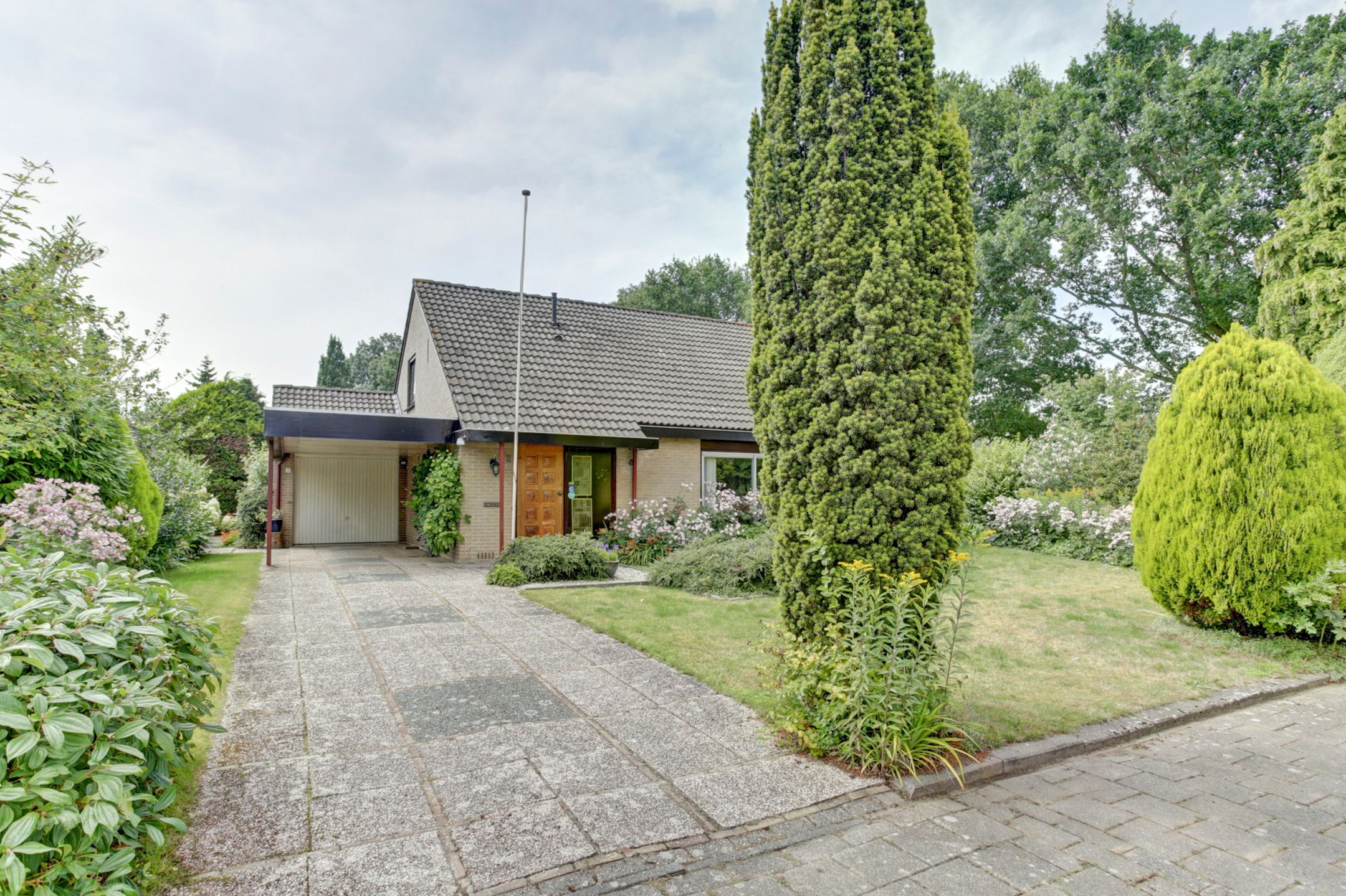 Photo 3 of Hunzestraat 2