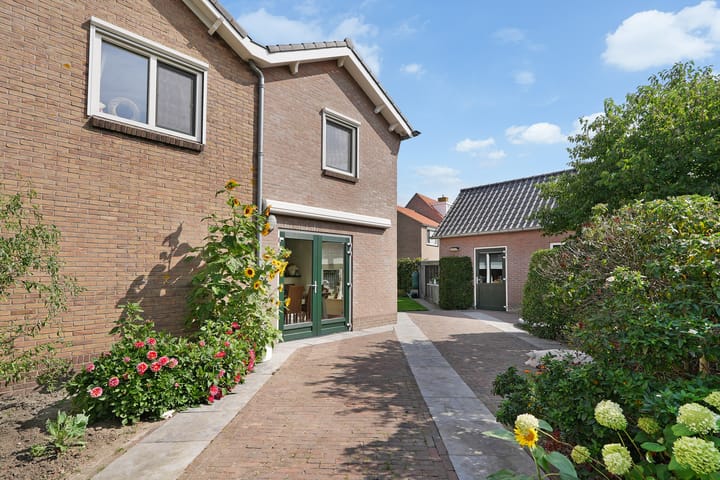 Photo 35 of Ooststraat 2