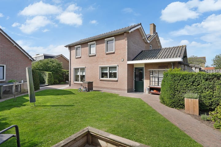 Photo 4 of Ooststraat 2