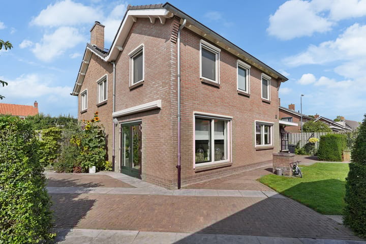 Photo 36 of Ooststraat 2