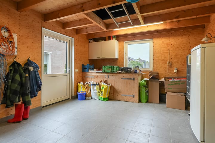 Photo 38 of Ooststraat 2