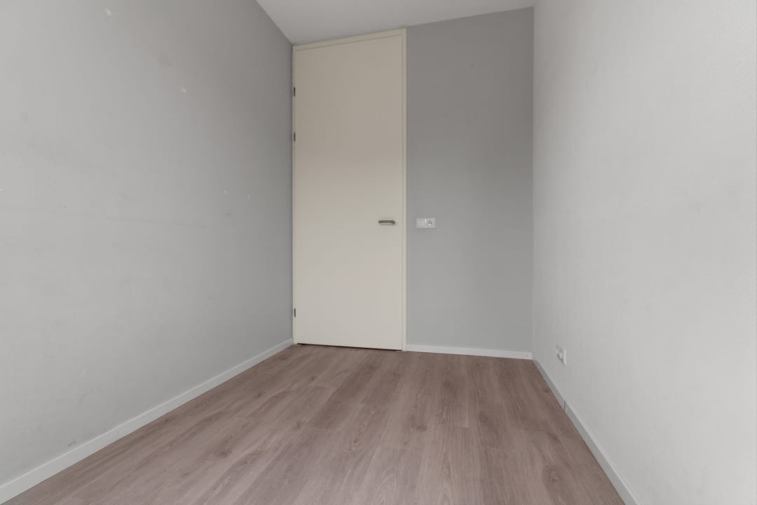 Photo 16 of Haringvliet 38