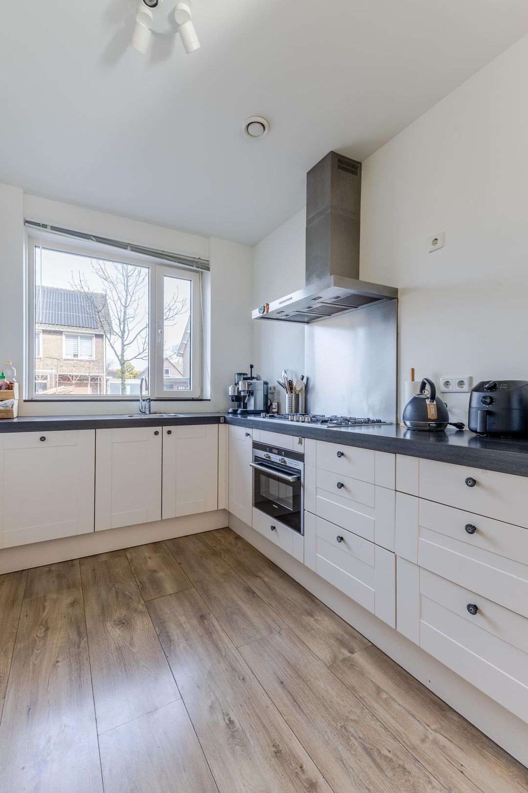 Foto 22 van Burgemeester van Roosmalenstraat 6